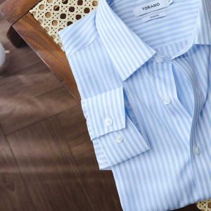 Concept chụp ảnh sơ mi sàn gỗ sang trọng 3